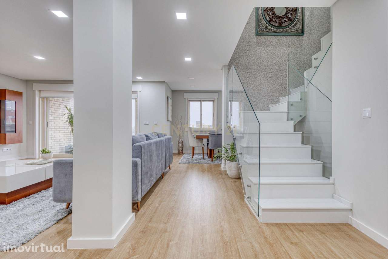 T4 Duplex com varanda e dois terraços privativos na Senhora da Hora - Grande imagem: 2/32