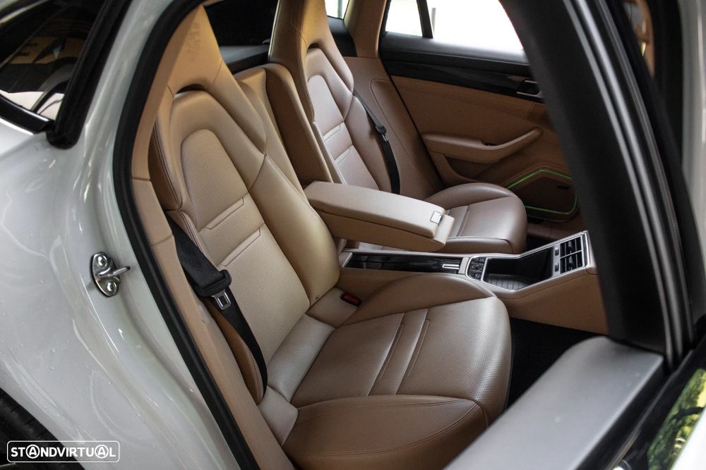 Porsche Panamera 4 E-Hybrid Platinum Edition - 35