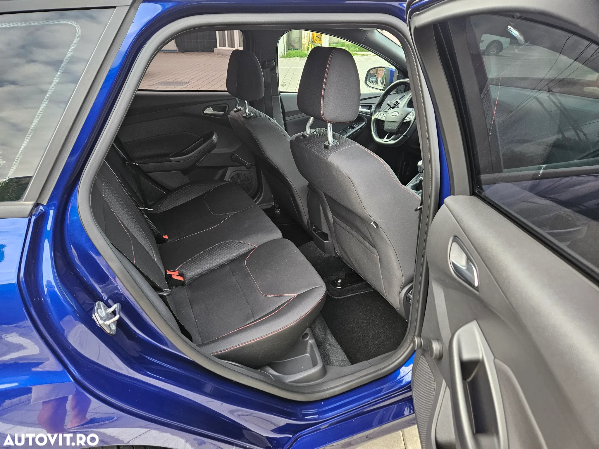 Ford Focus 1.5 EcoBoost Start-Stopp-System ST-LINE - 6