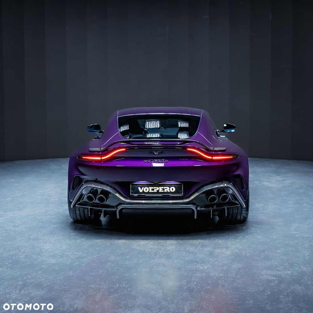 Aston Martin Vantage - 5