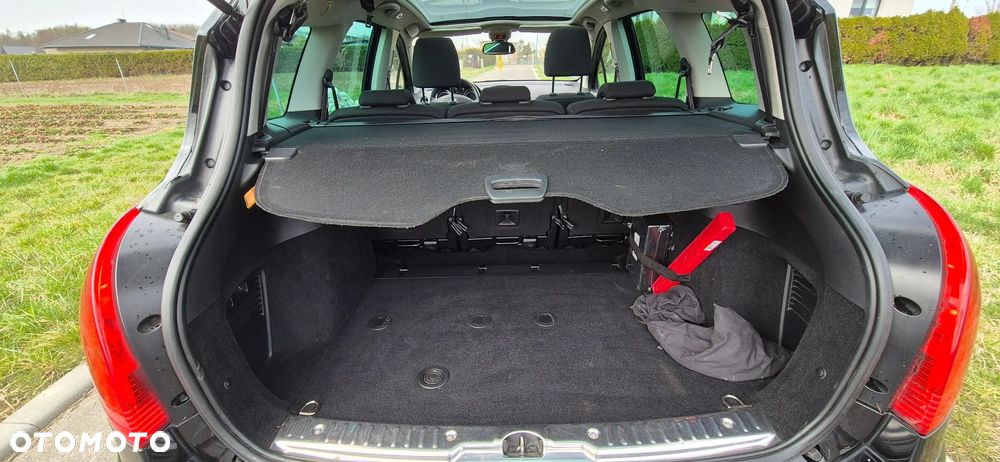 Peugeot 308 HDi FAP 140 Family - 23