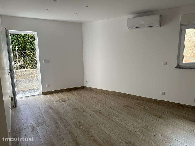 Moradia T2 para arrendamento - Entrada Outubro - Grande imagem: 4/12