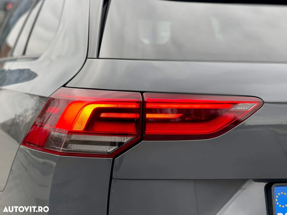 Volkswagen Golf 2.0 TDI SCR DSG R-Line - 29