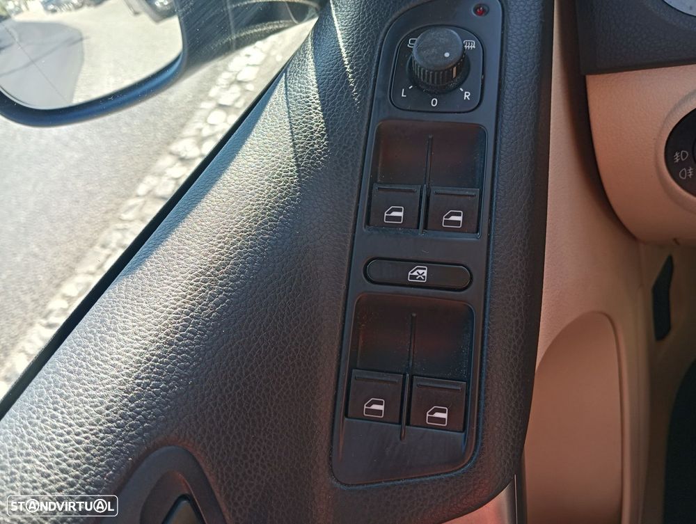 VW Tiguan 2.0 TDi Sport 4Motion - 11