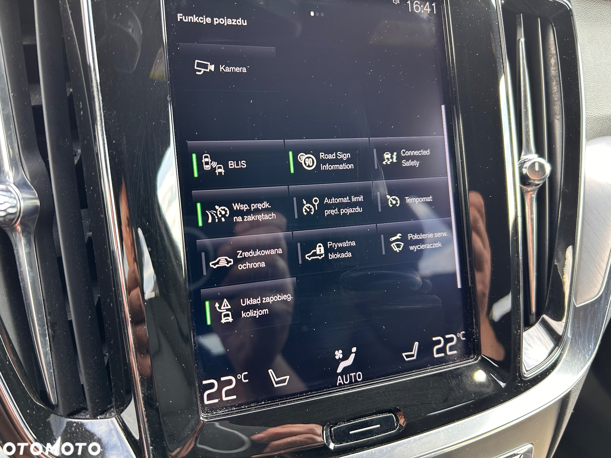 Volvo V60 T6 AWD Plug-In Hybrid Essential - 25