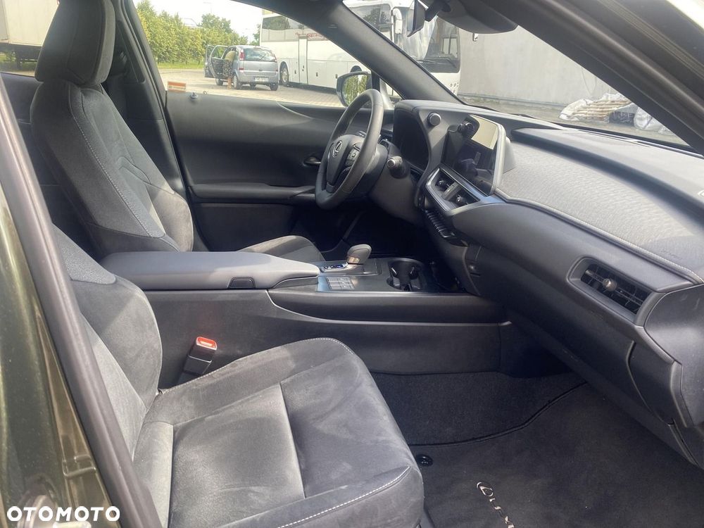 Lexus UX 300h Business - 12