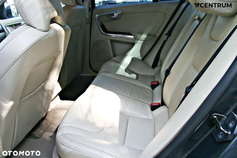 Volvo S60 D3 Summum - 10