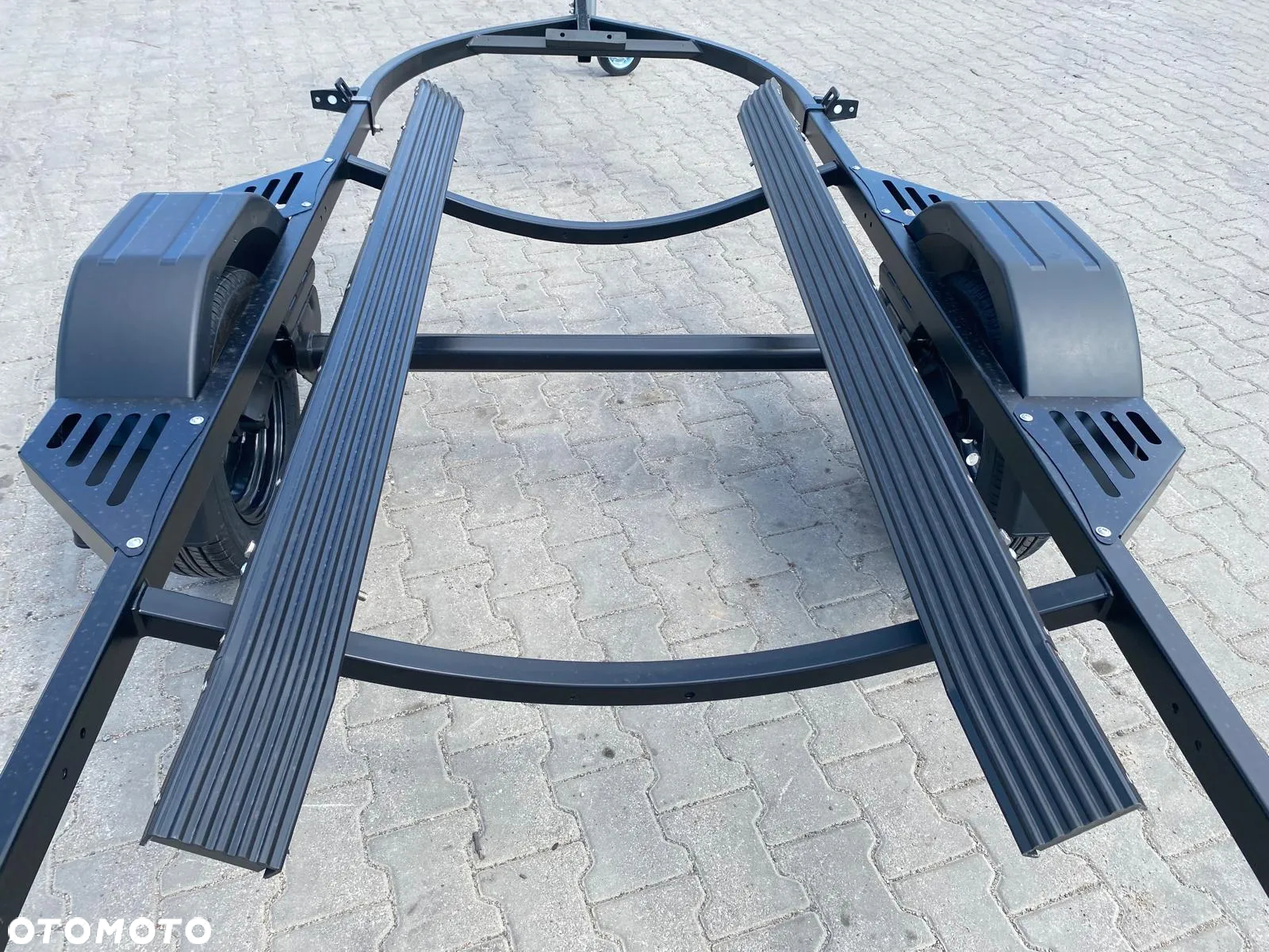 Lorries Przyczepka pod skuter wodny do 3,7 m DMC750kg LAMPY LED lakierowana z płozami, wodoodporne łożyska - 14