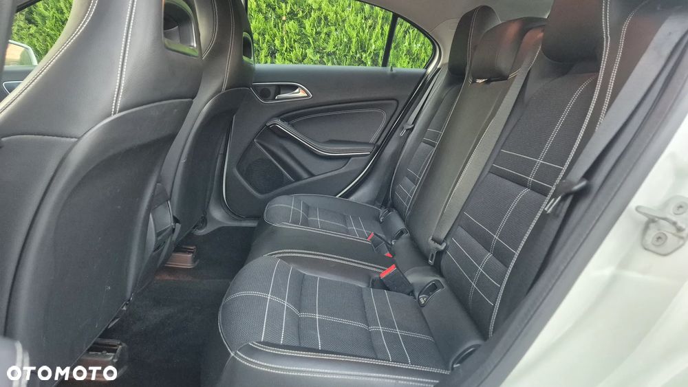 Mercedes-Benz Klasa A 180 (BlueEFFICIENCY) Urban - 12