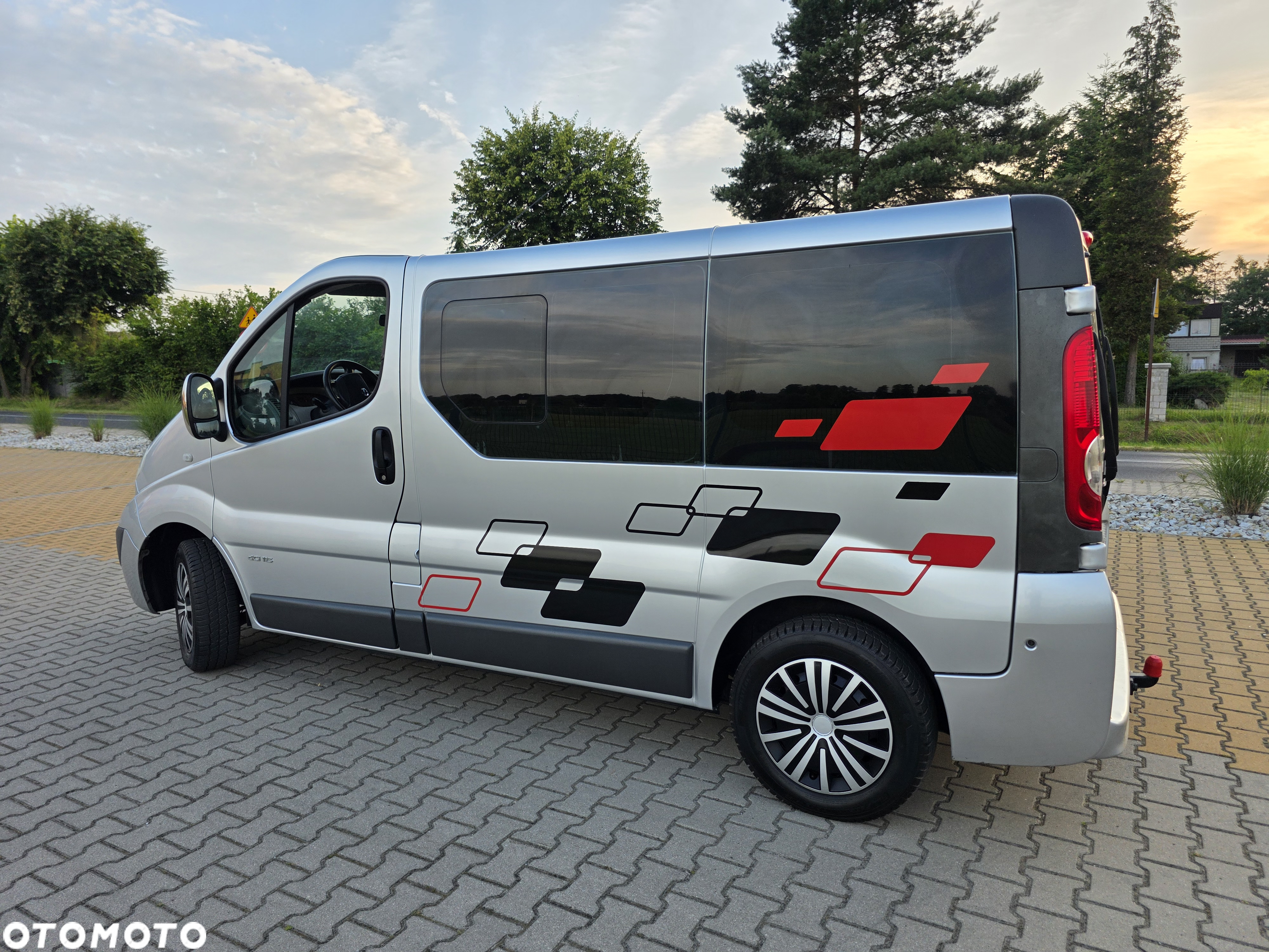 Renault Trafic 2.0 dCi 115 Combi L1H1 teilverglast - 9