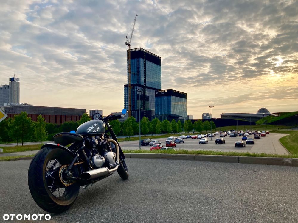 Triumph Bonneville Bobber - 1