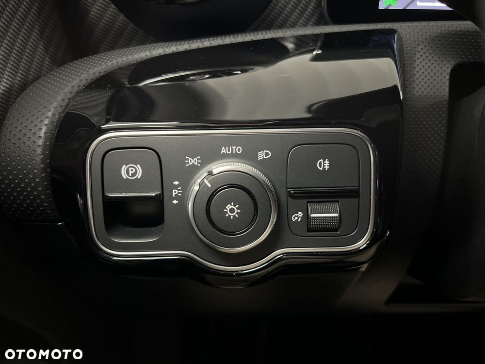 Mercedes-Benz Klasa A 180 Progressive 7G-DCT - 33