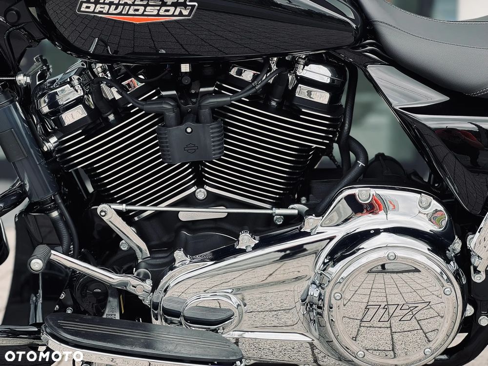 Harley-Davidson Touring Street Glide - 20