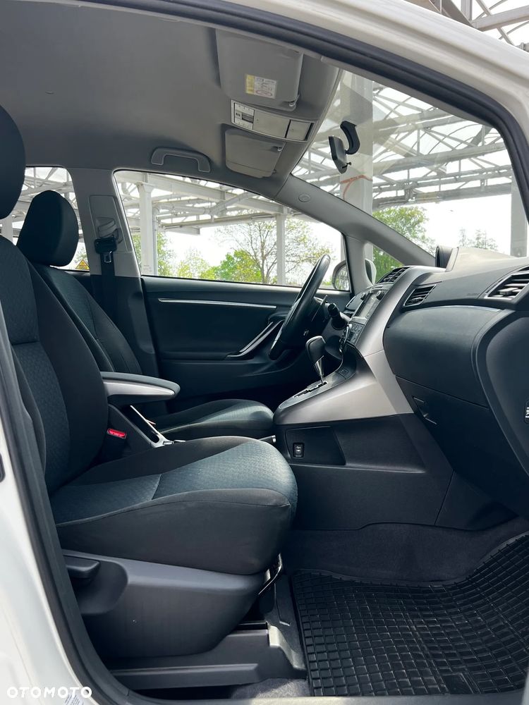 Toyota Verso 2.2 D-CAT Premium 7os - 17
