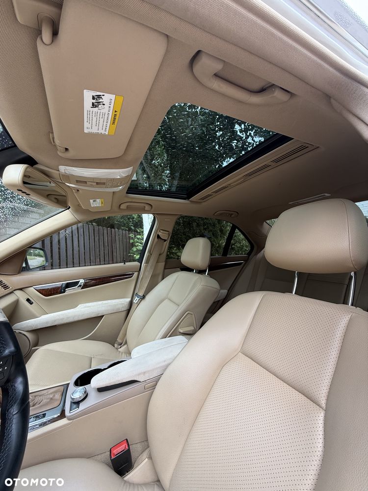 Mercedes-Benz Klasa C 300 Avantgarde 4-Matic - 14
