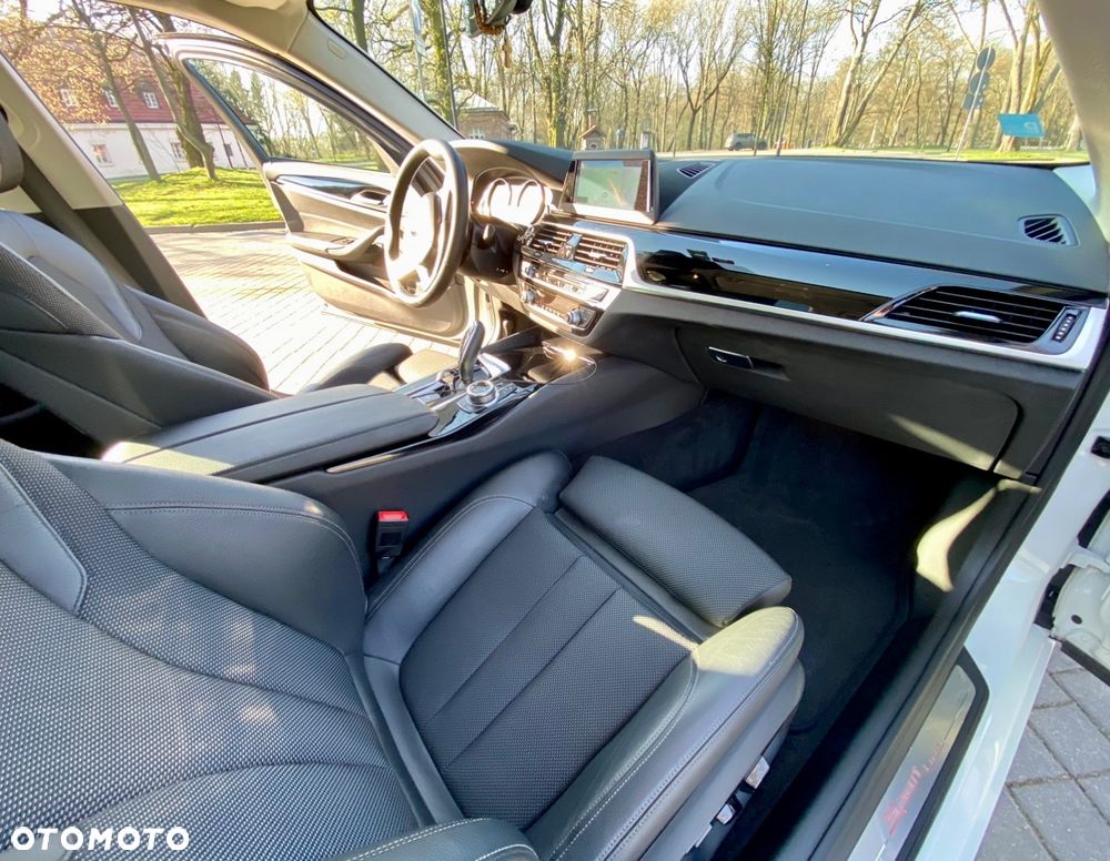 BMW Seria 5 530i xDrive Sport Line sport - 7