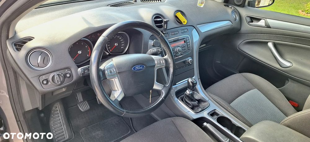 Ford Mondeo 1.6 T Ambiente - 24