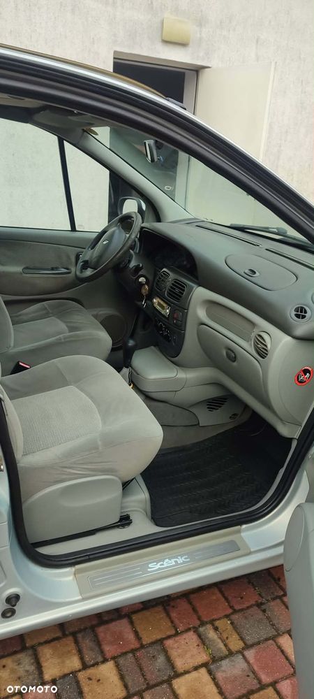 Renault Scenic 1.6 16V EXpression - 8
