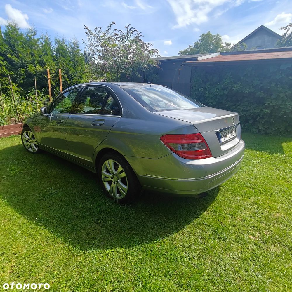 Mercedes-Benz Klasa C 180 CGI BlueEff Avantgarde - 9