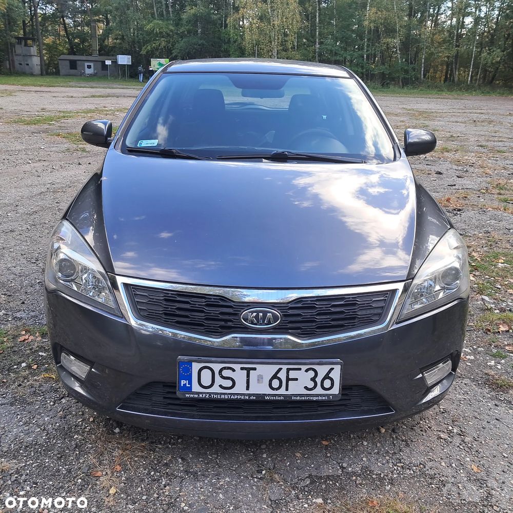 Kia Ceed - 8
