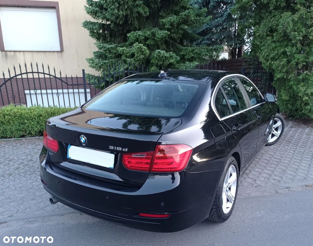 BMW Seria 3 318d DPF Edition Sport - 18