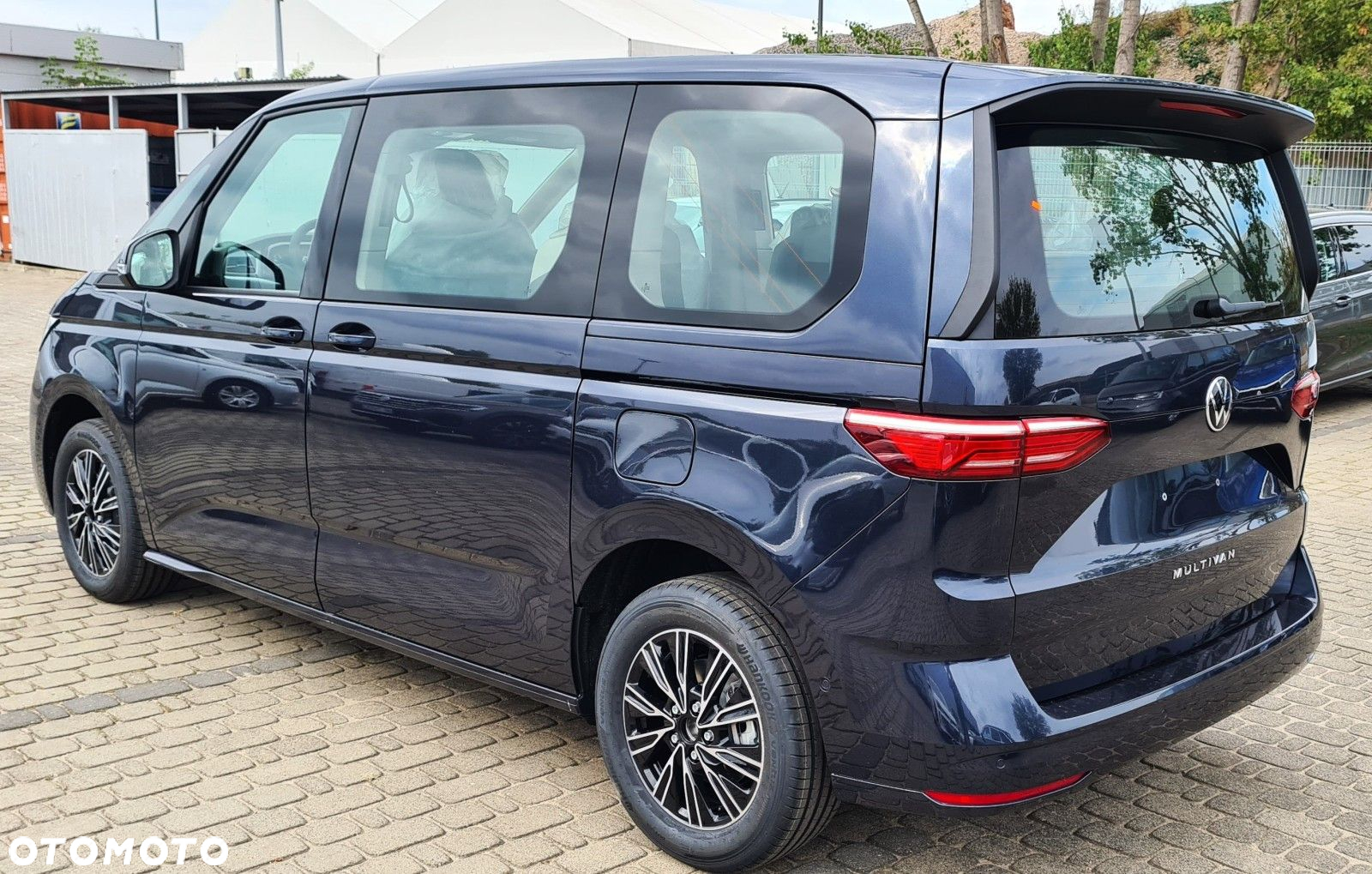 Volkswagen Multivan - 12
