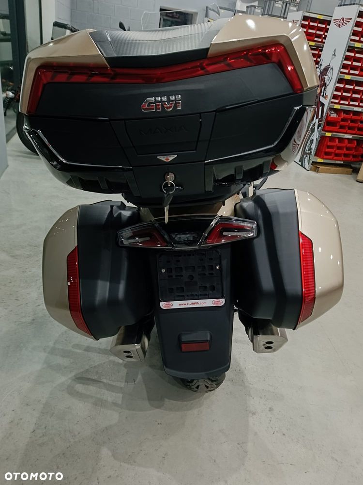 Jawa 750 Touring - 4