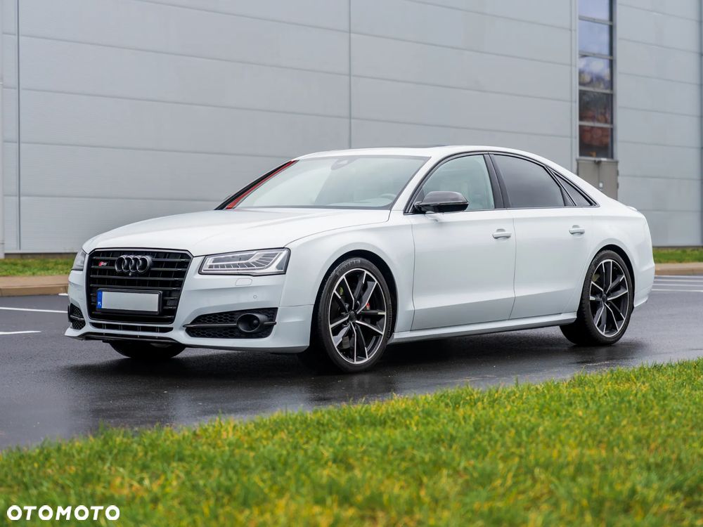 Audi S8 Plus - 3