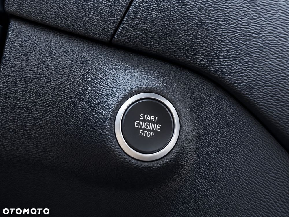 Volvo XC 40 B3 B DKG Plus Dark - 25