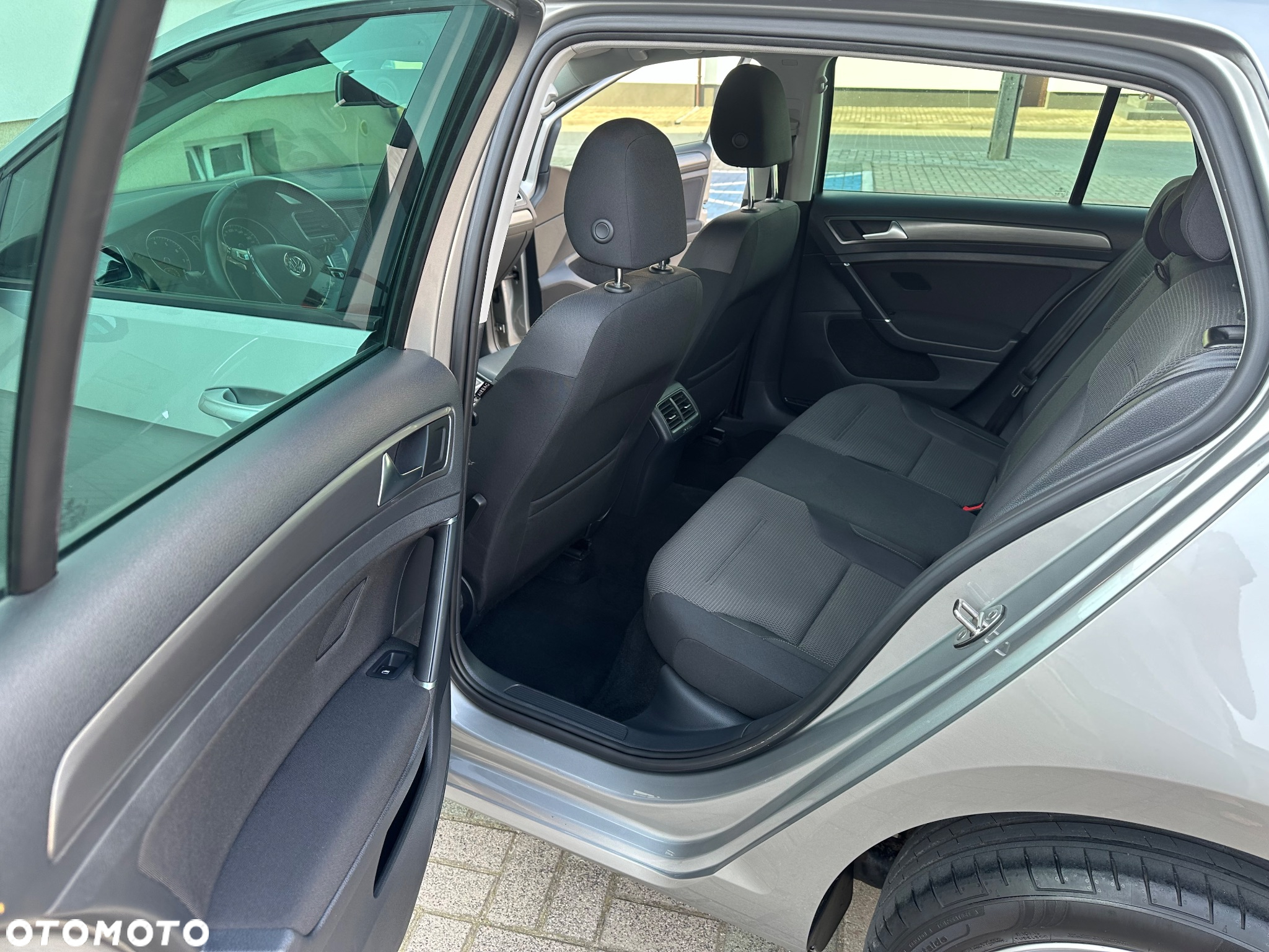 Volkswagen Golf - 33