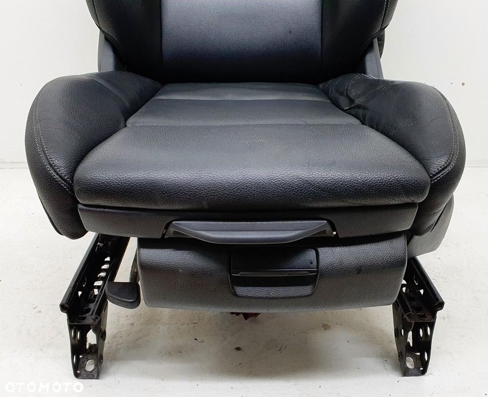 FOTEL LEWY PRZÓD PRZEDNI KIEROWCY SKÓRA GRZANY MERCEDES W246 EUROPA - 2