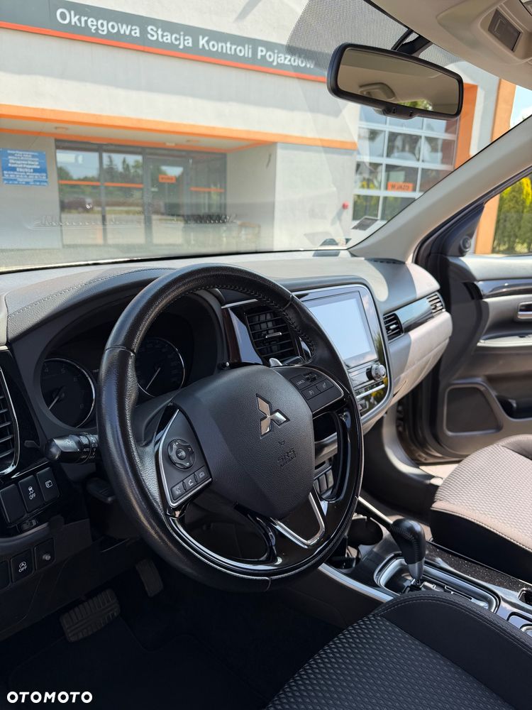 Mitsubishi Outlander 2.0 Instyle SDA 4WD CVT - 16