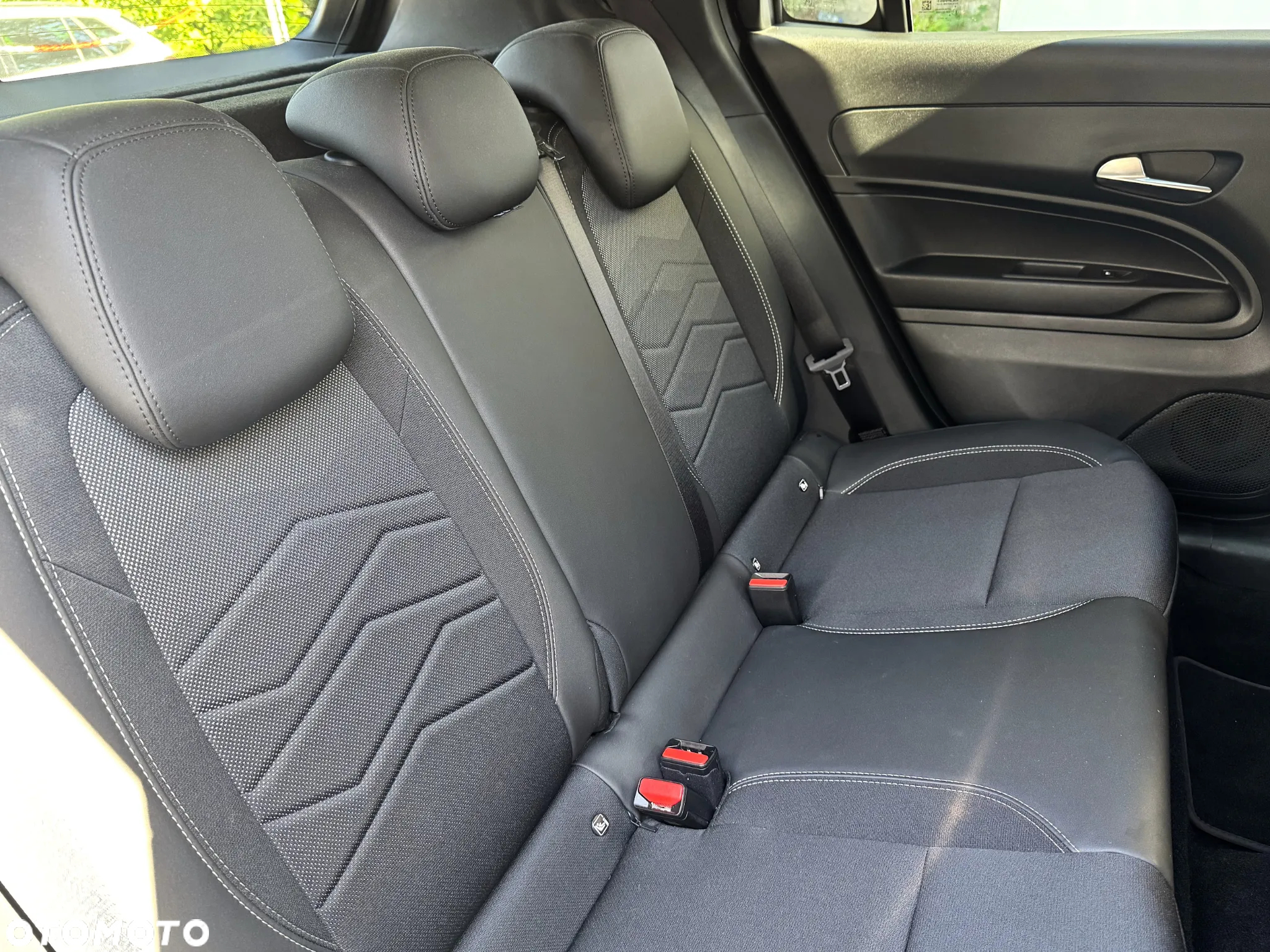 Jeep Avenger 1.2 T3 mHEV Summit FWD eDCT6 - 13