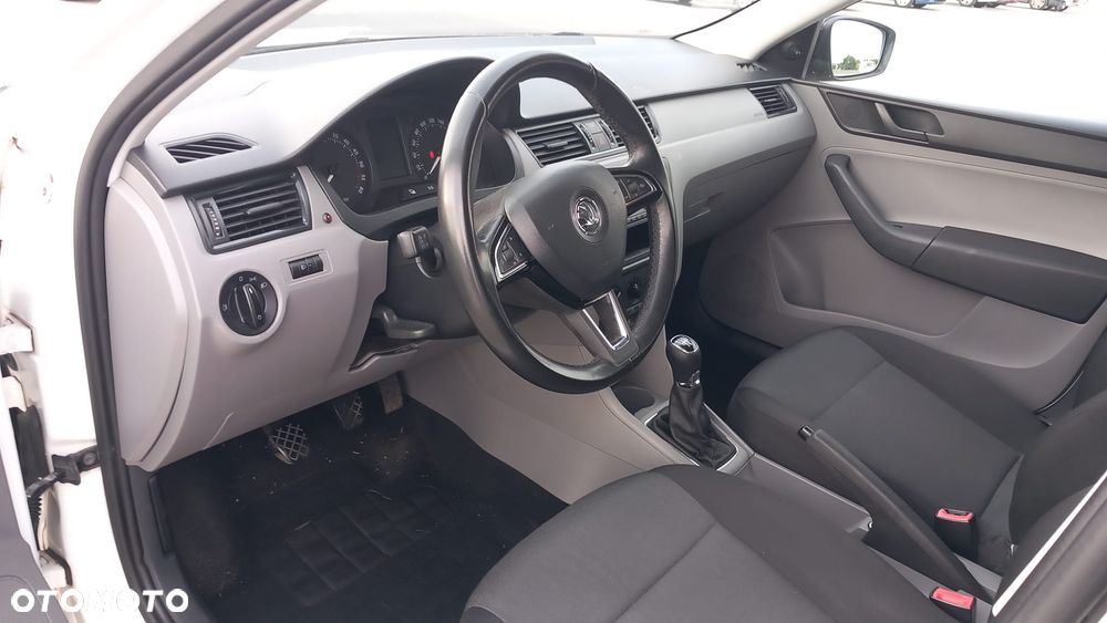 Skoda RAPID 1.6 TDI DPF Edition - 24