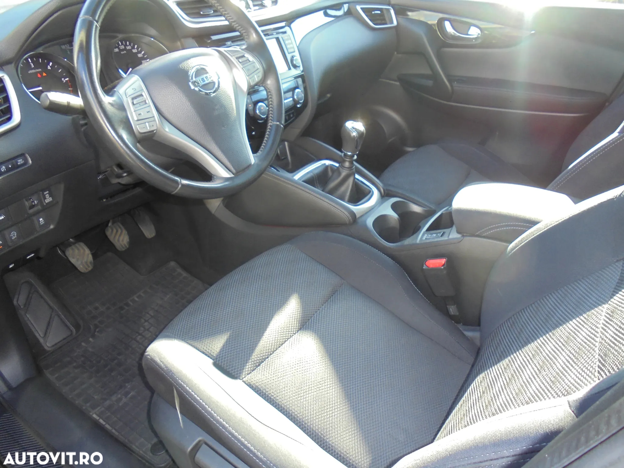 Nissan Qashqai 1.6L dCi Start/Stop 4X4-i N-Connecta - 23