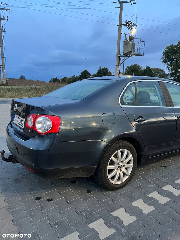 Volkswagen Jetta 1.9 TDI Trendline - 9