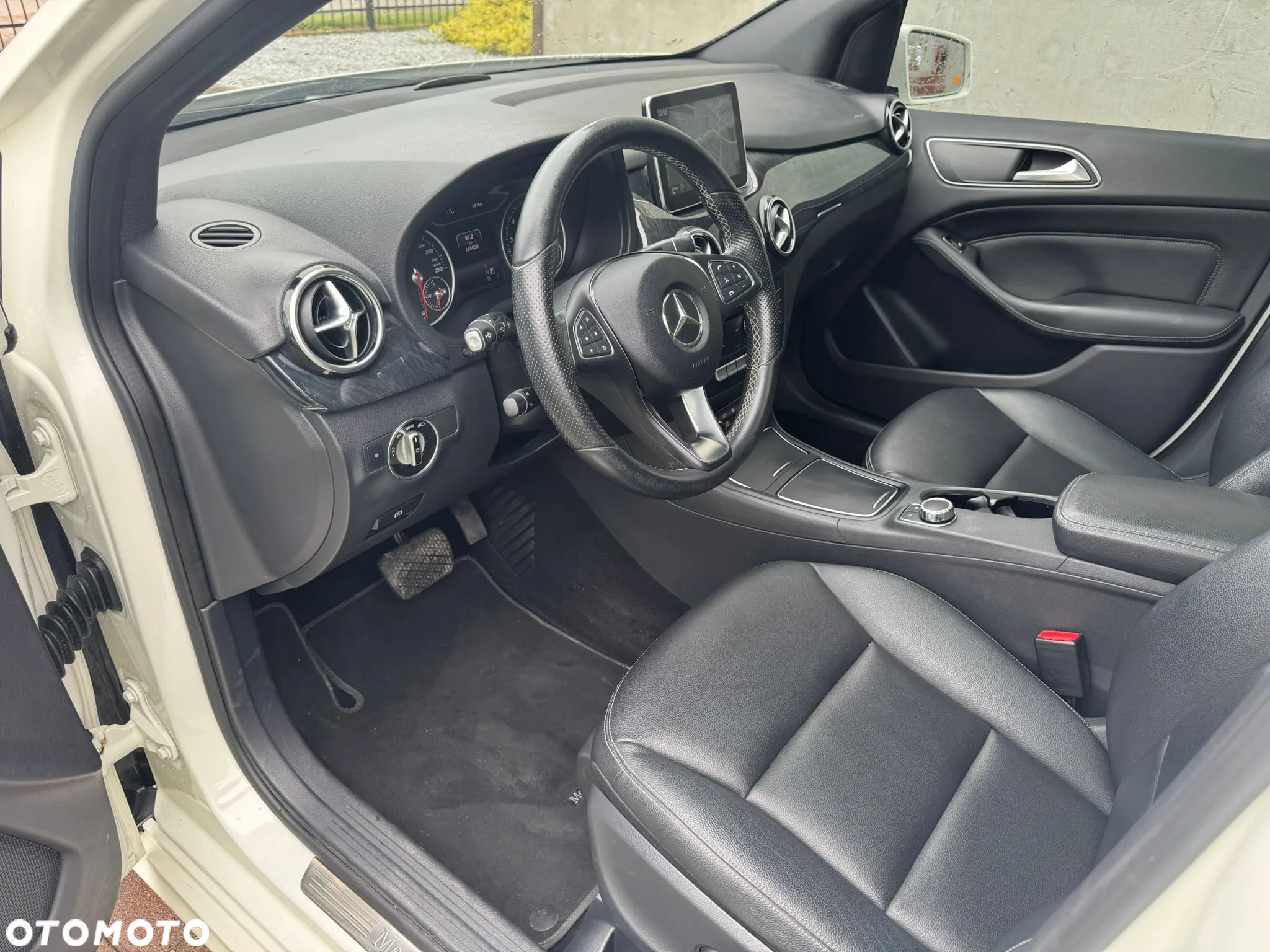 Mercedes-Benz Klasa B 250 4Matic 7G-DCT UrbanStyle Edition - 24