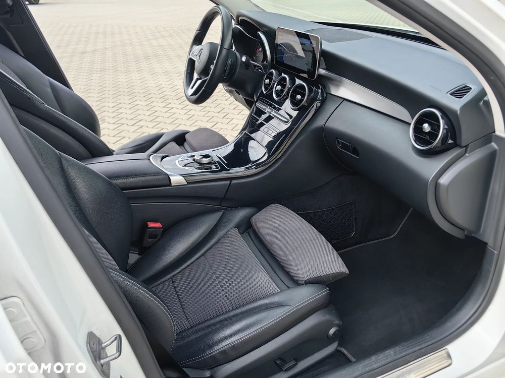 Mercedes-Benz Klasa C 220 d 4MATIC 9G-TRONIC - 8