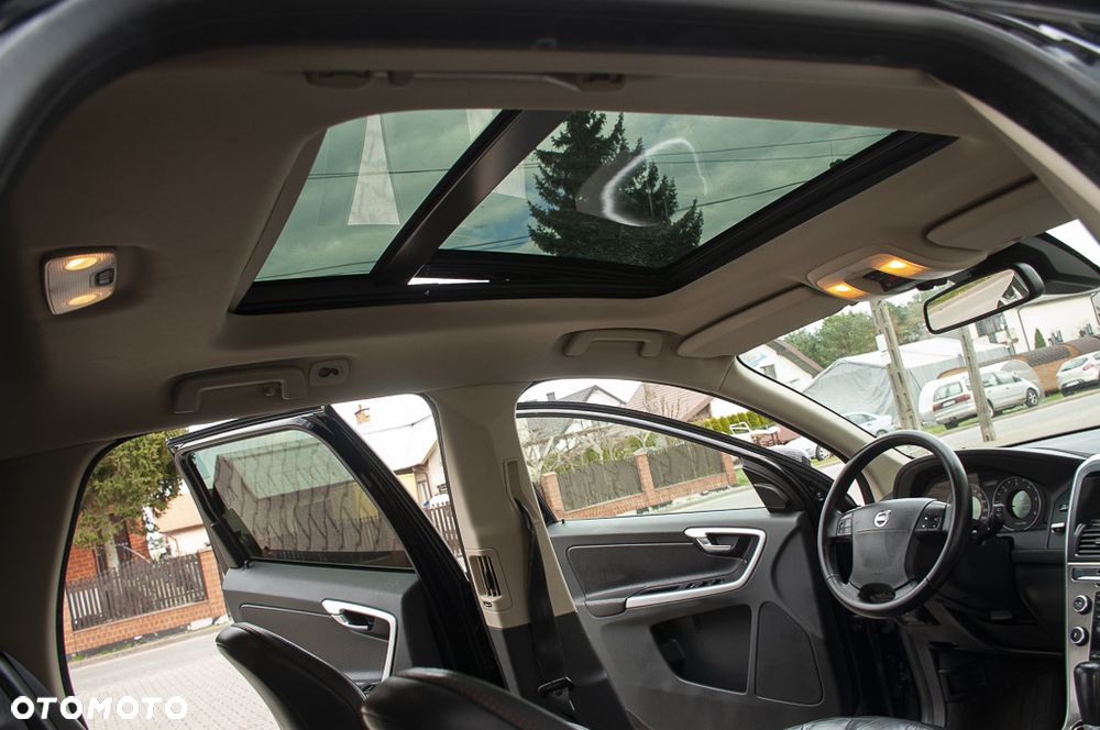 Volvo XC 60 D5 AWD Momentum - 28