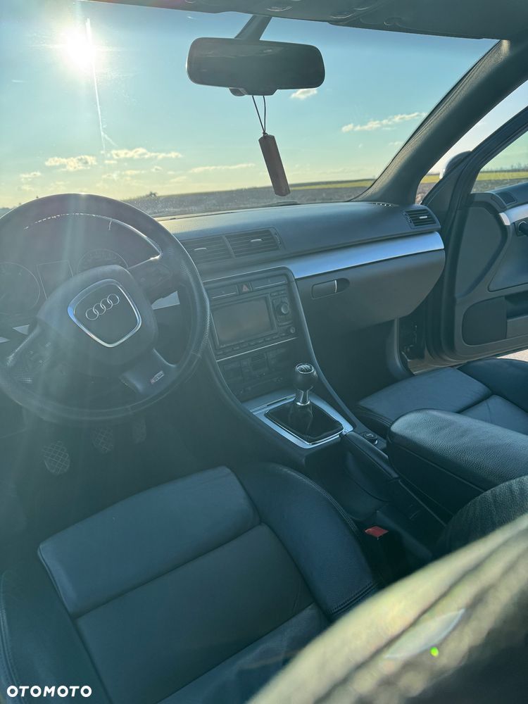 Audi A4 Limousine - 16