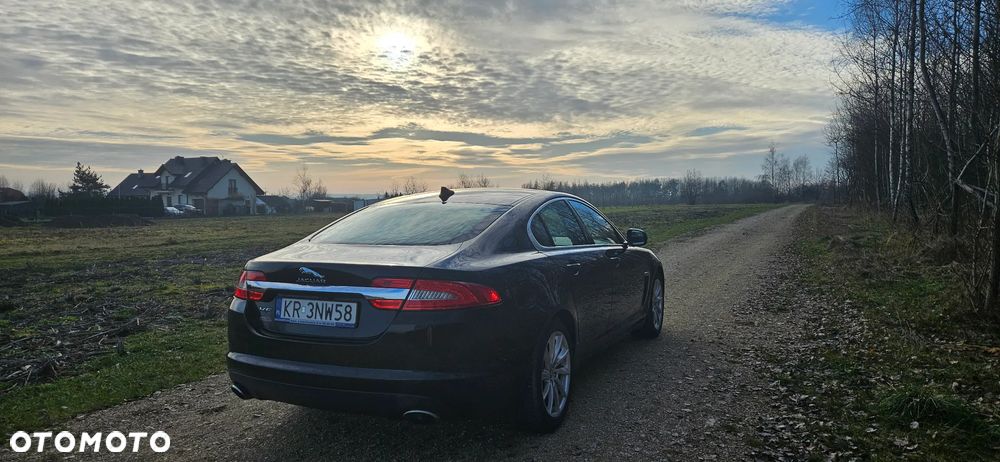 Jaguar XF 2.0 T Premium Luxury - 2