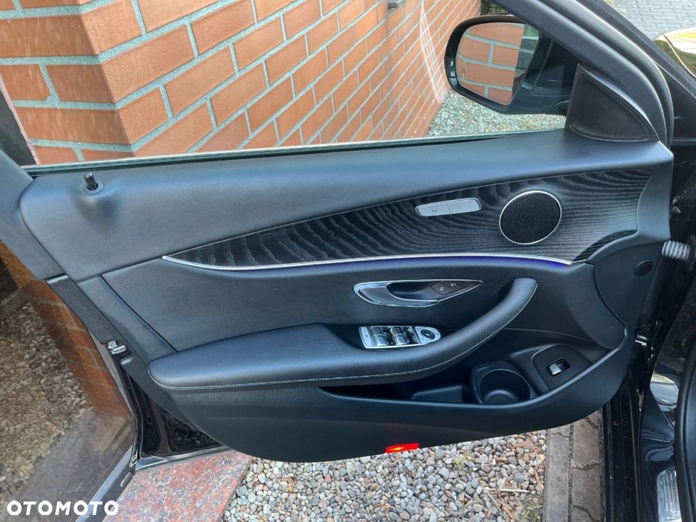 Mercedes-Benz Klasa E 200 9G-TRONIC Exclusive - 25