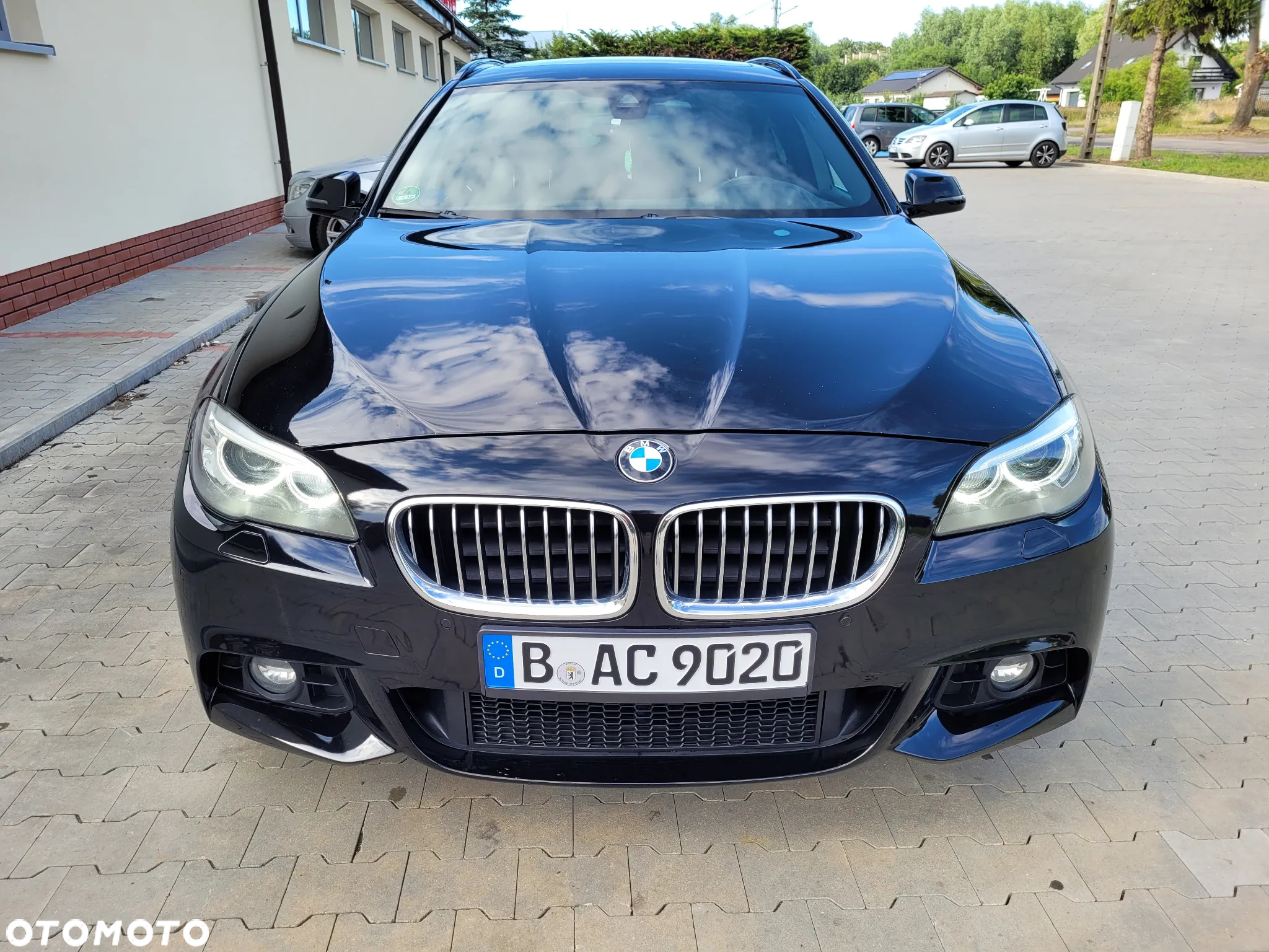 BMW Seria 5 530d xDrive Touring - 9