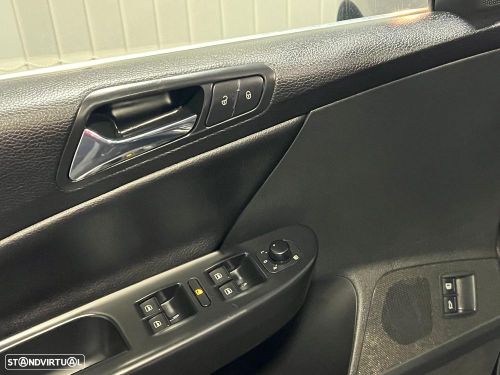 VW Passat Variant 2.0 TDi Sportline - 19