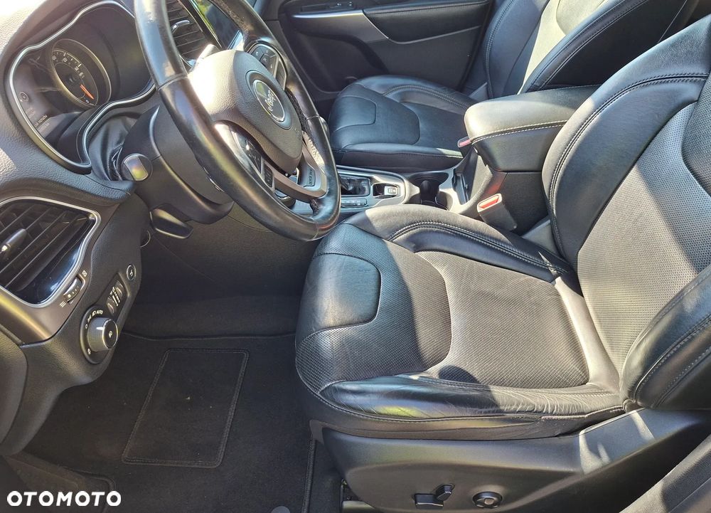Jeep Cherokee - 25