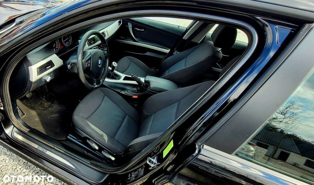 BMW Seria 3 318i - 24