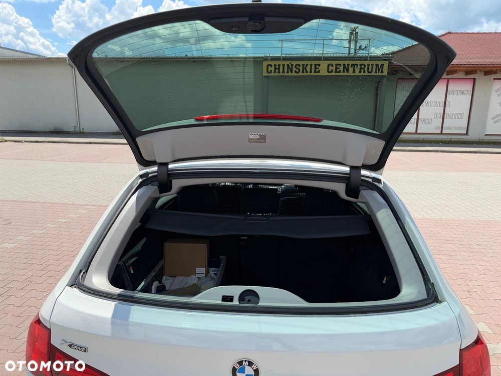 BMW Seria 5 528i Luxury Line - 14