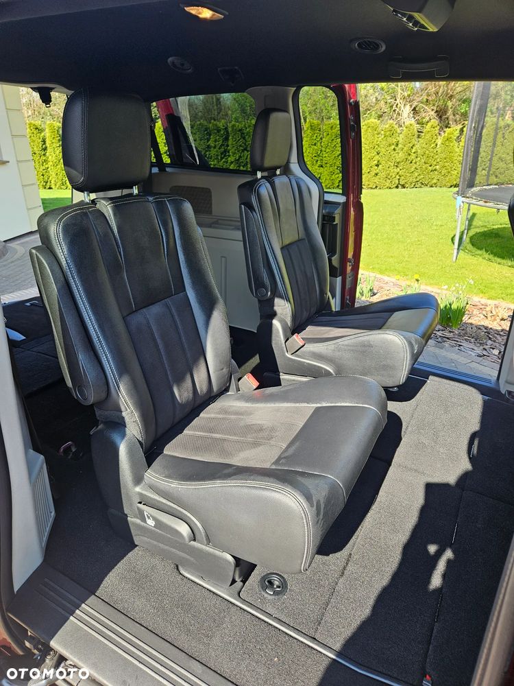 Dodge Grand Caravan - 16
