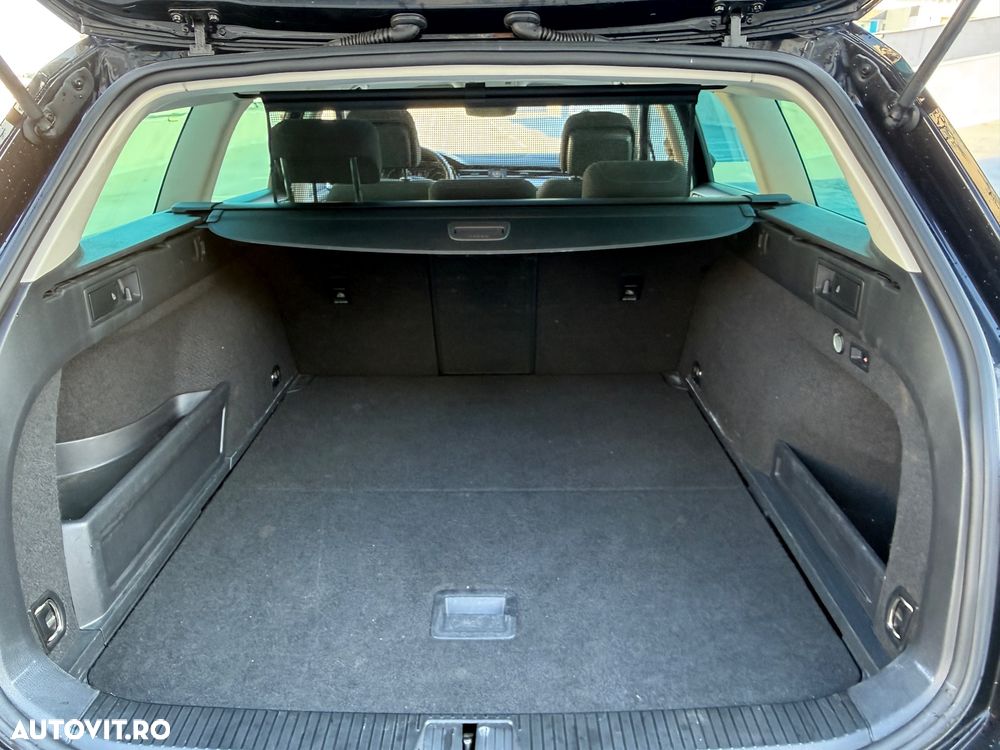 Volkswagen Passat Variant 2.0 TDI SCR 4Motion DSG Highline - 13