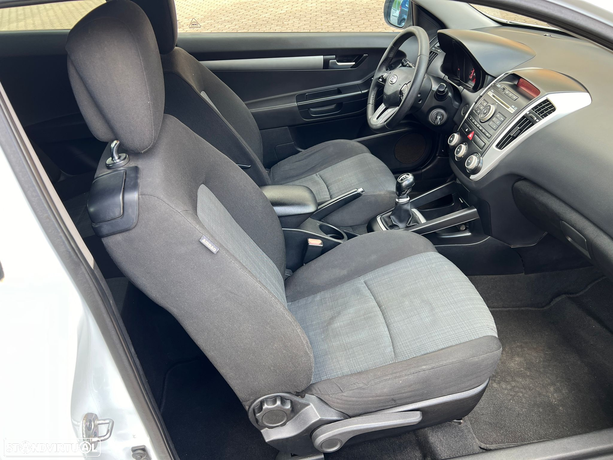 Kia Ceed S Coupé 1.6 CRDi EX - 16